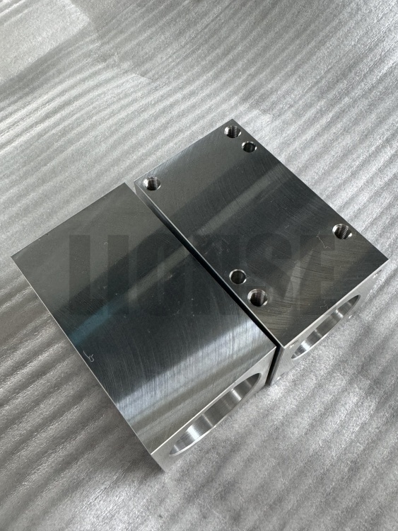 Niyə alüminium emalı dəzgahları və avadanlıq hissələrinə üstünlük verilir?